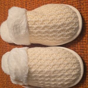 SONOMA BRAND WOMENS WHITE "KNITTED" & FAUX FUR SLIP-ON SLIPPERS SIZE SMALL 6-7